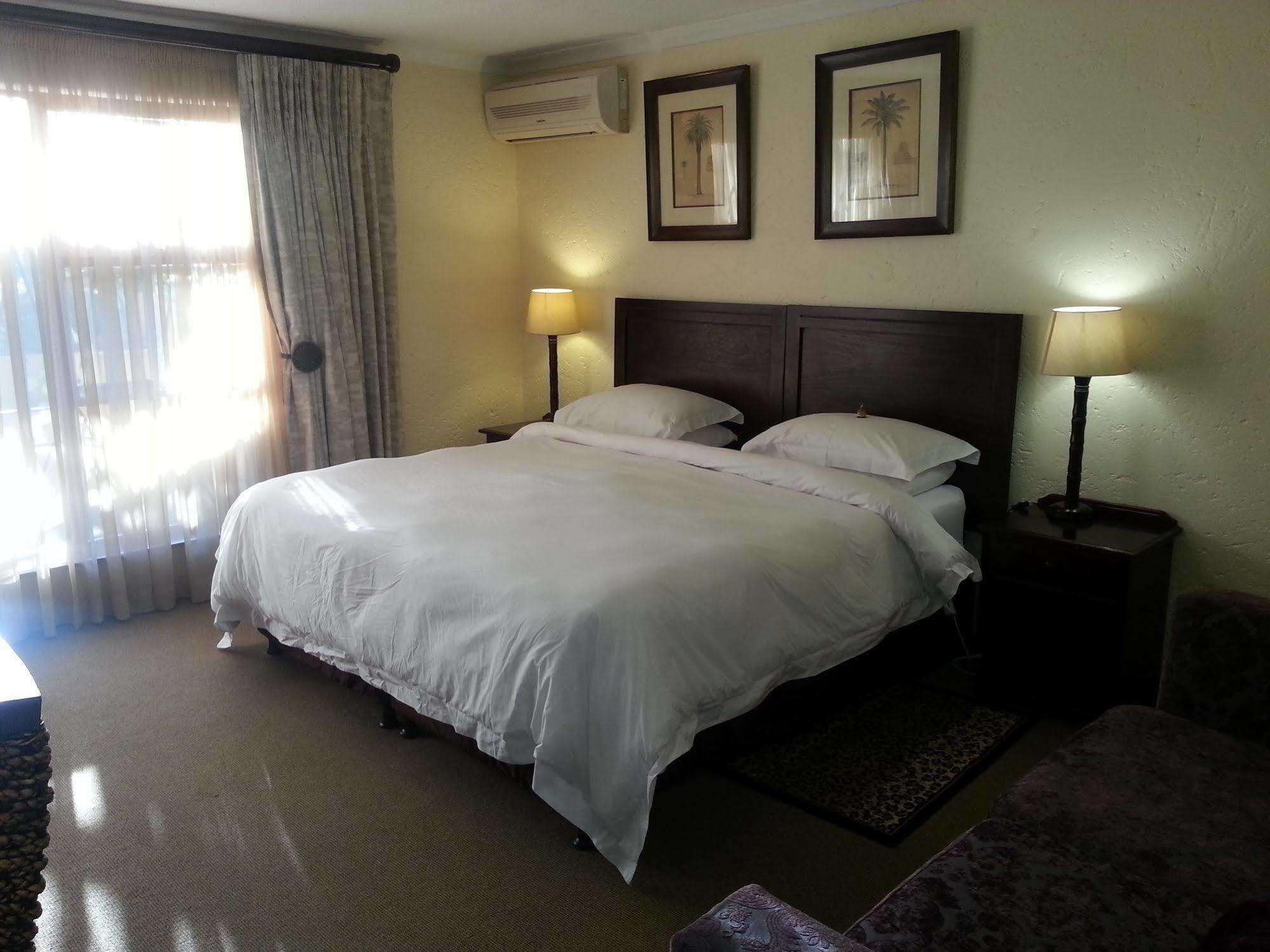 Jubilee Lodge Guest House 요하네스버그 외부 사진