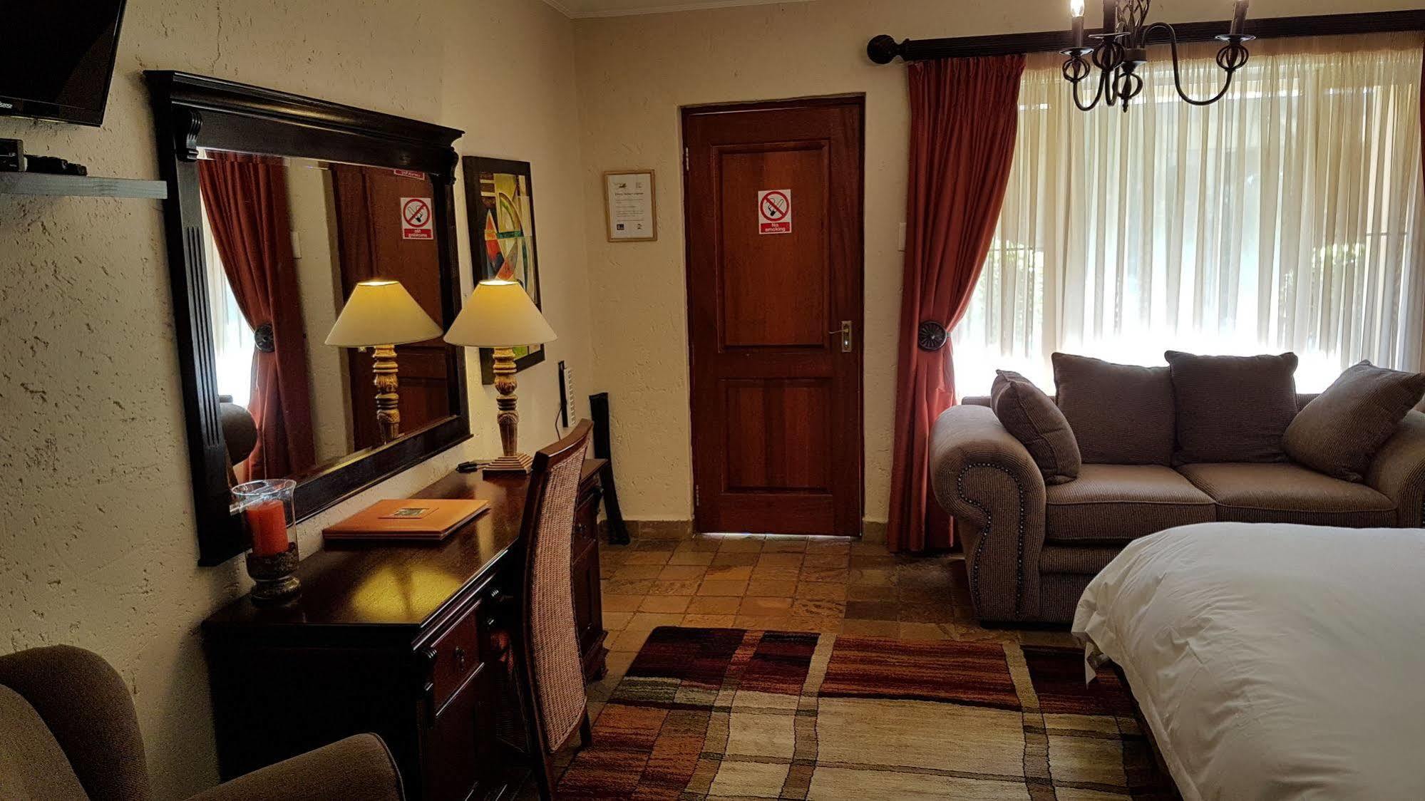Jubilee Lodge Guest House 요하네스버그 외부 사진
